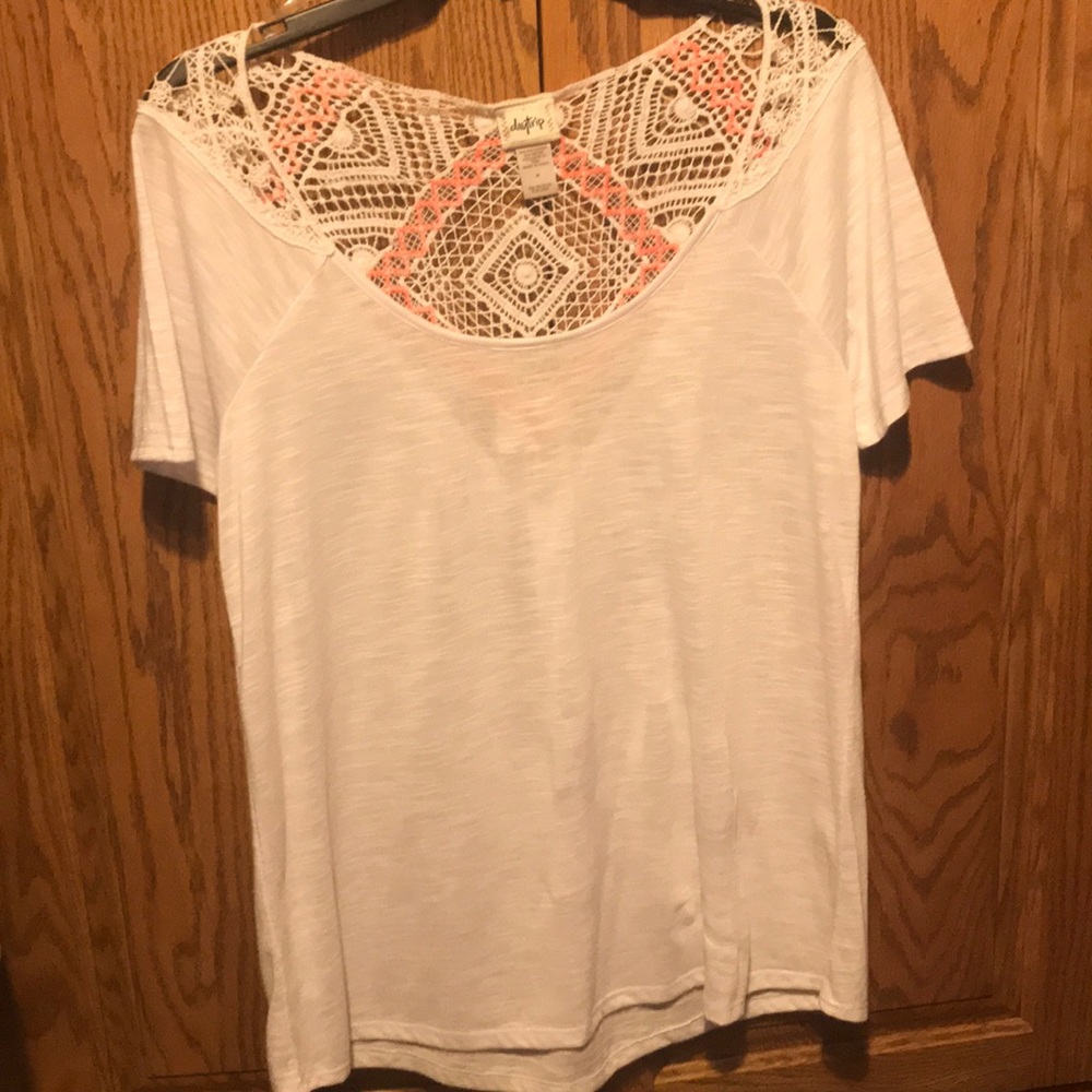 Short sleeve white shirt with orange accents